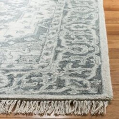 Ann Medallion Tufted Area Rug Light - Safavieh